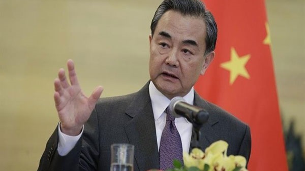 وزير الخارجية الصيني يحث الدول على تجنب الشكوك الواهية في المكافحة العالمية لكوفيد-19